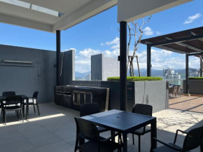 Neu Suites By The Relaxstay